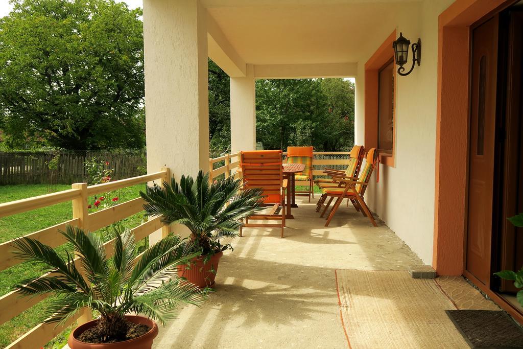 Отель Casa Renti Новач-Стрэйни Экстерьер фото